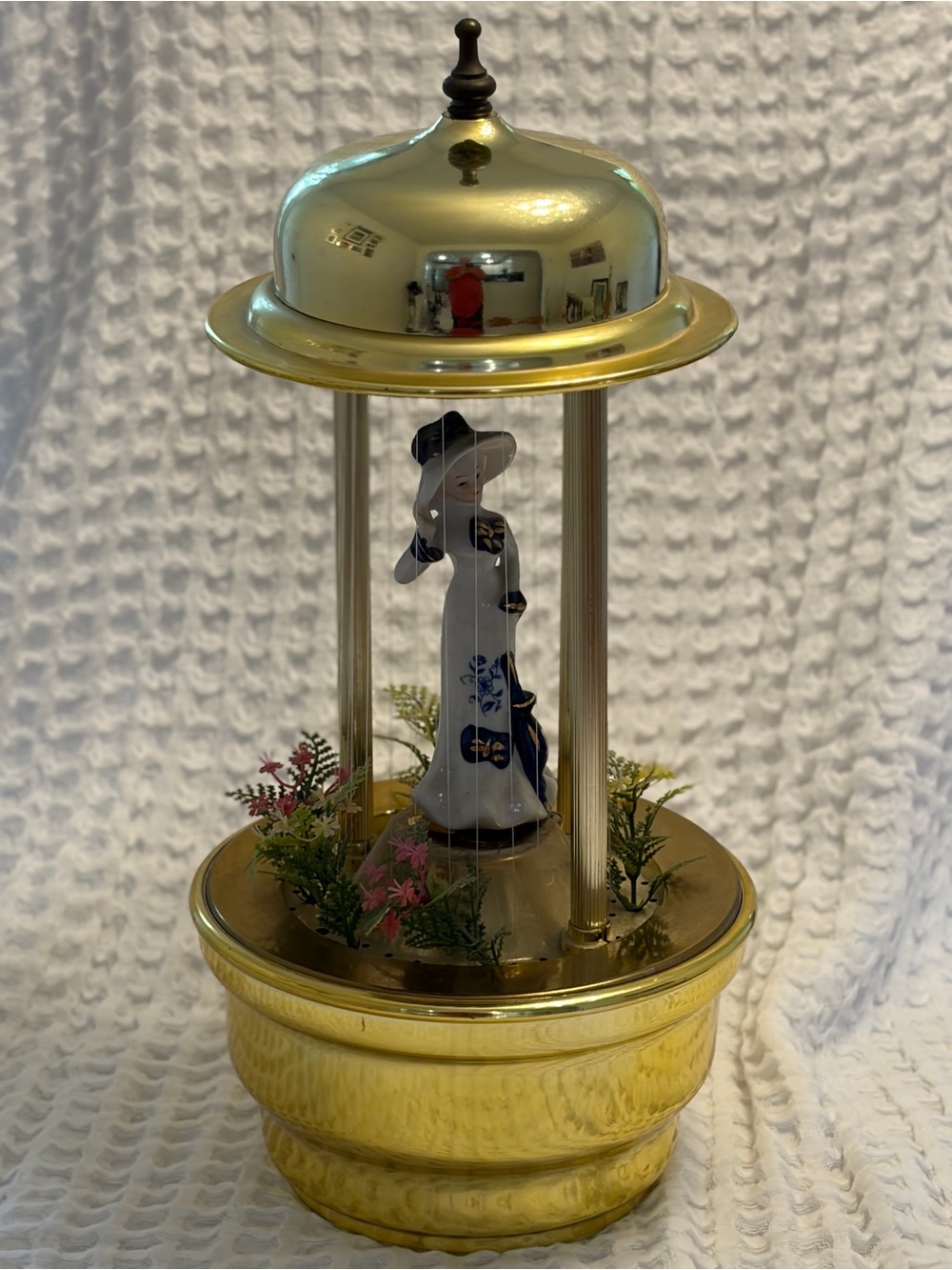 Vintage 1980’s oil rain lamp:porcelain woman figurine cascading effect gold tone